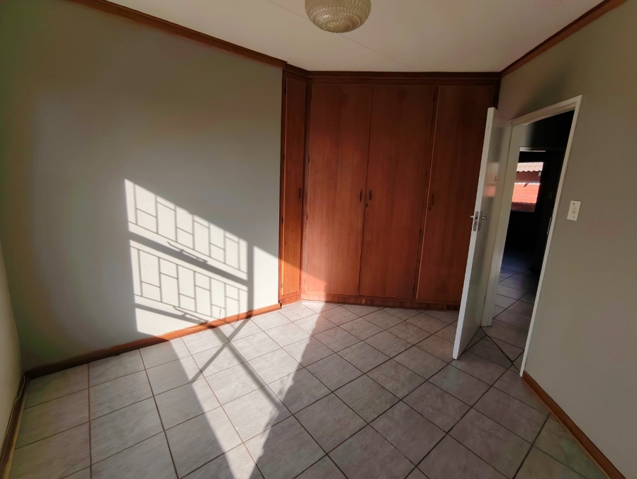 To Let 3 Bedroom Property for Rent in Langenhovenpark Free State